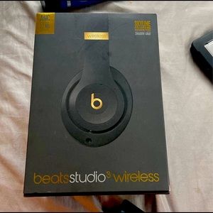Dr. Dre Skyline Collection shadow grey studio 3 wireless noise cancellation beat
